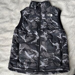 The North Face Kids Black & Gray Camo Puffer Vest Sz 10/12